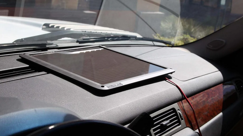 Solární nabíječka auto baterie