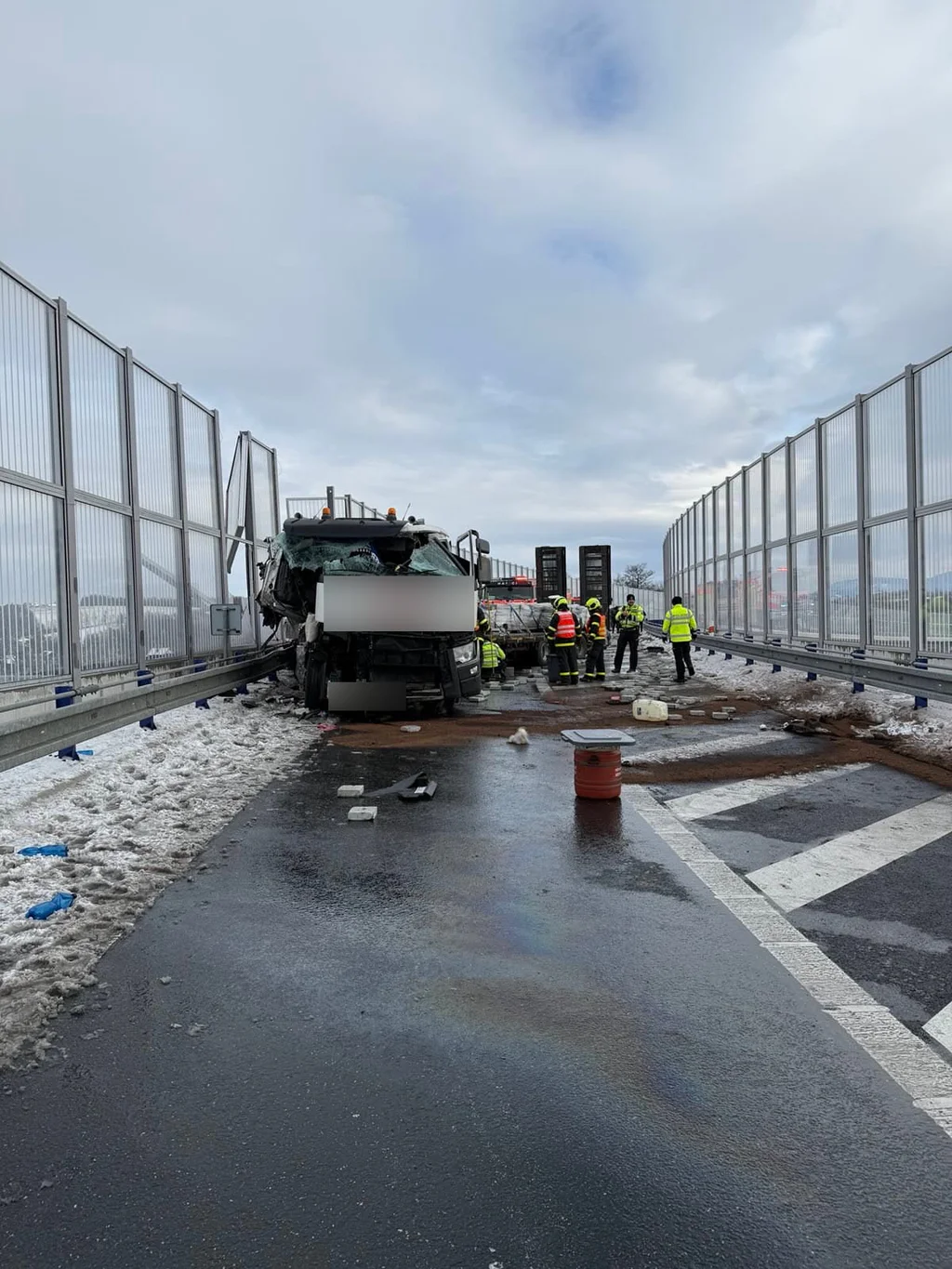 Nehoda kamionu na D48 u Horních Tošanovic. Foto: PČR