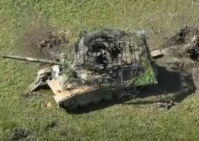 Znehybněný ruský tank T-90M