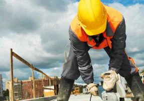 Dělník na střeše