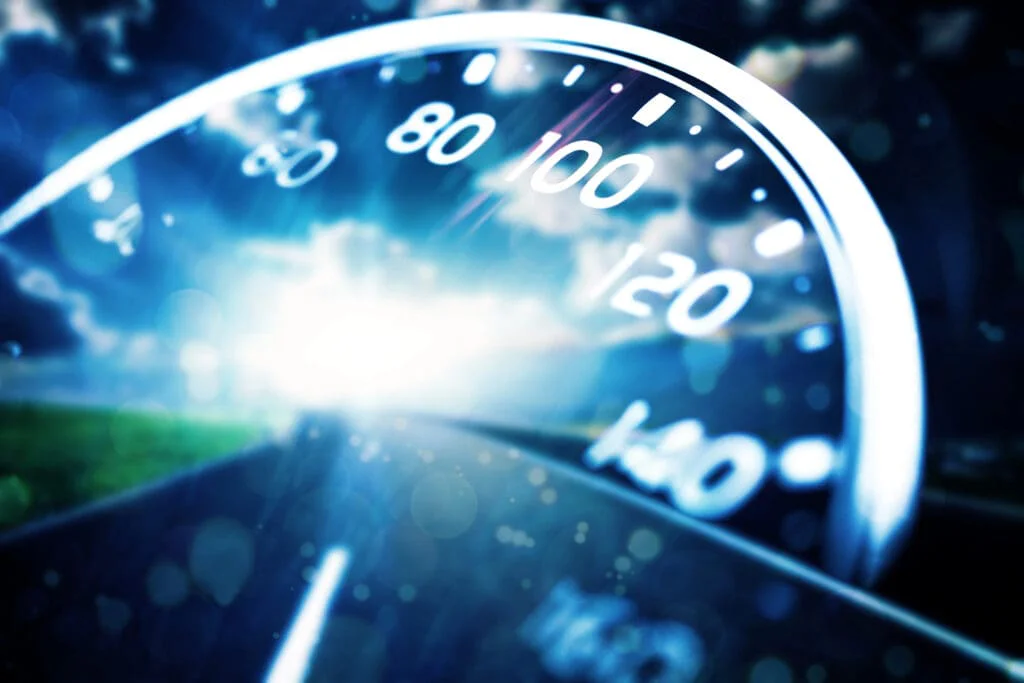 První pokuta za rychlost v historii: Muže hnali k soudu kvůli něčemu, co dnes děláte denně