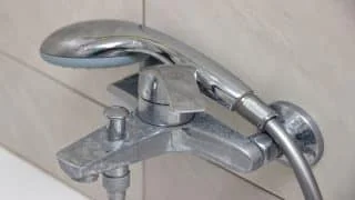 Po mapách na vodní baterii ani stopy: Pomocí aviváže se na ní dá vytvořit ochranná vrstva, na kterou vodní kámen nemůže