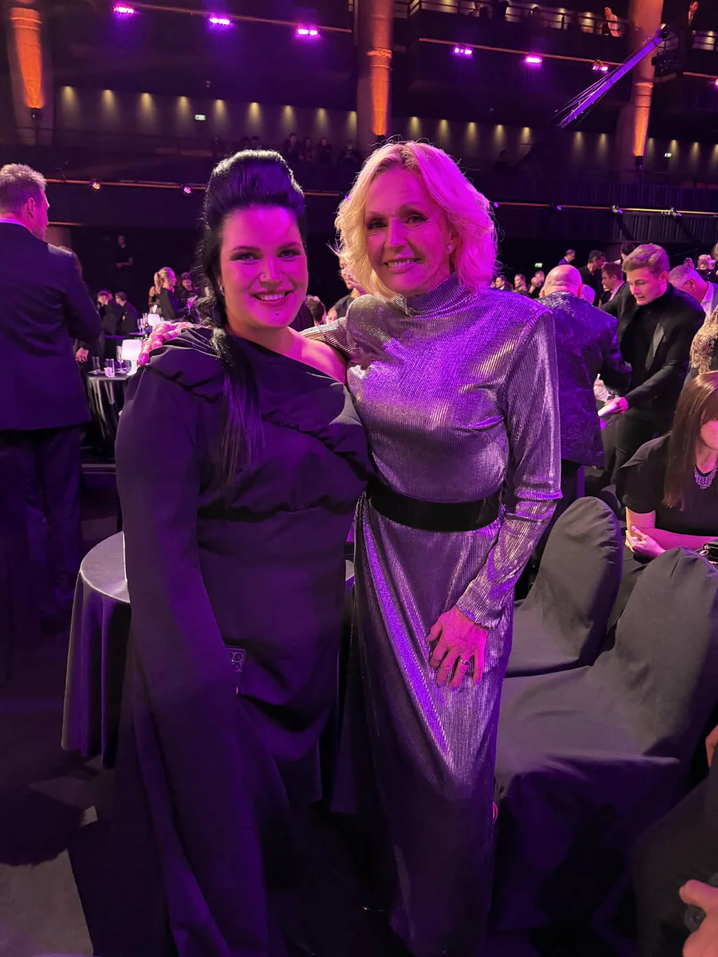 Fotografie Leony Šenkové a Heleny Vondráčkové na udílení cen Český slavík 2025