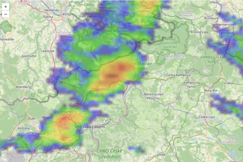 Snímek z radaru v době přechodu bouřky, na které se objevil podezřelý jev