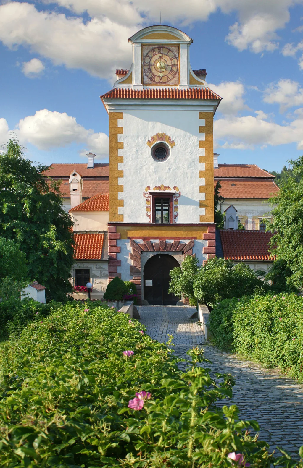 Češi ho míjejí, ale je nádhernější než slavné zámky: Pohádkové místo, o kterém se skoro nemluví.