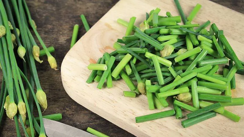 Nejen zelená: Kvetoucí pažitka jako tajná ingredience pro gurmánské požitky