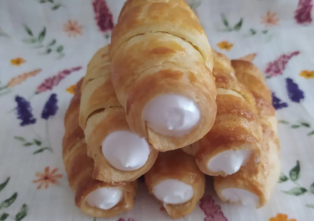 Recept na kremrolky, které připravujeme z domácího těsta