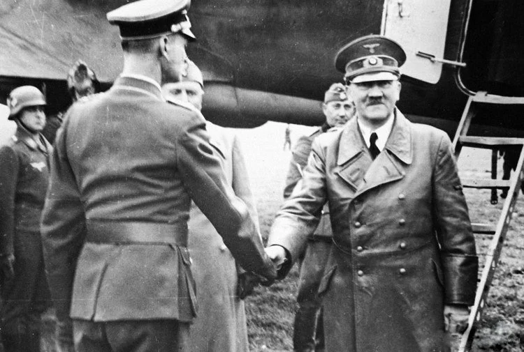 meeting-of-adolf-hitler-and-benito-mussolini-in-krosno-1941-08-27-7c7c75