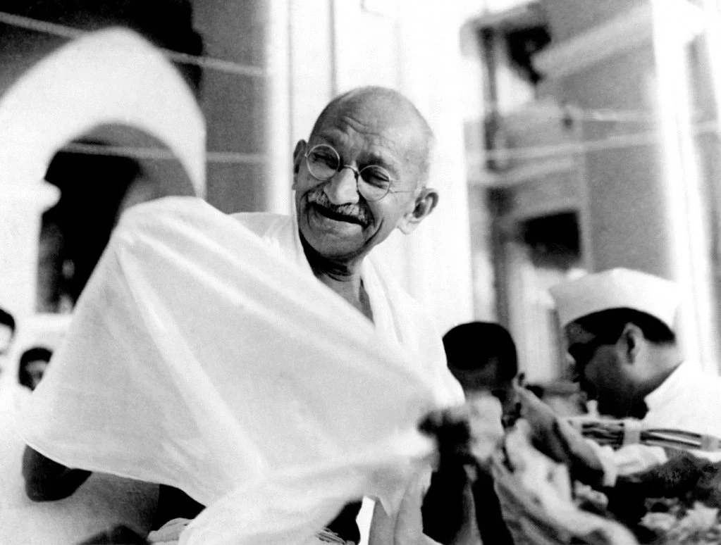 mahatma-gandhi-laughing-c3dce2