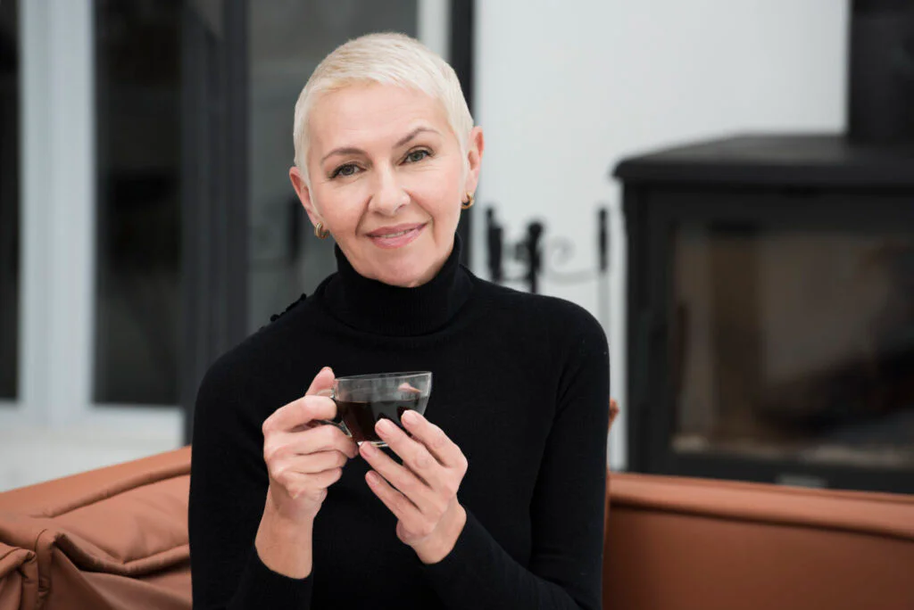 Ultra krátký střih typu pixie může být příliš tvrdý pro jemnější rysy. 