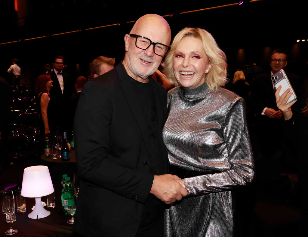 Helena Vondráčková na slavících pózuje s Ondřejem Soukupem. Foto: Nextfoto