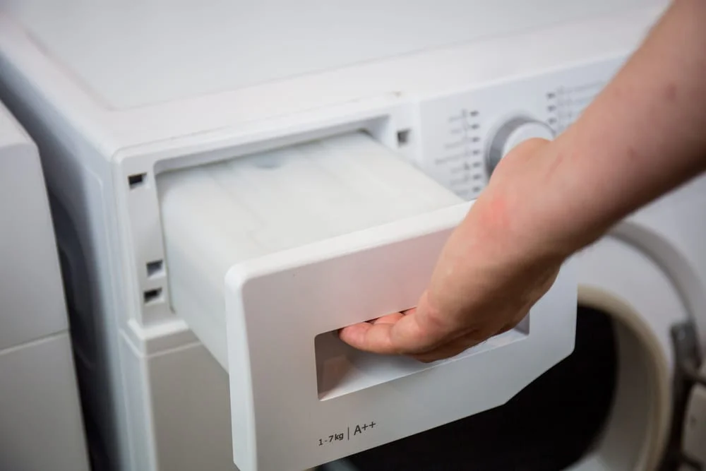 Vodní nádržka v sušičce