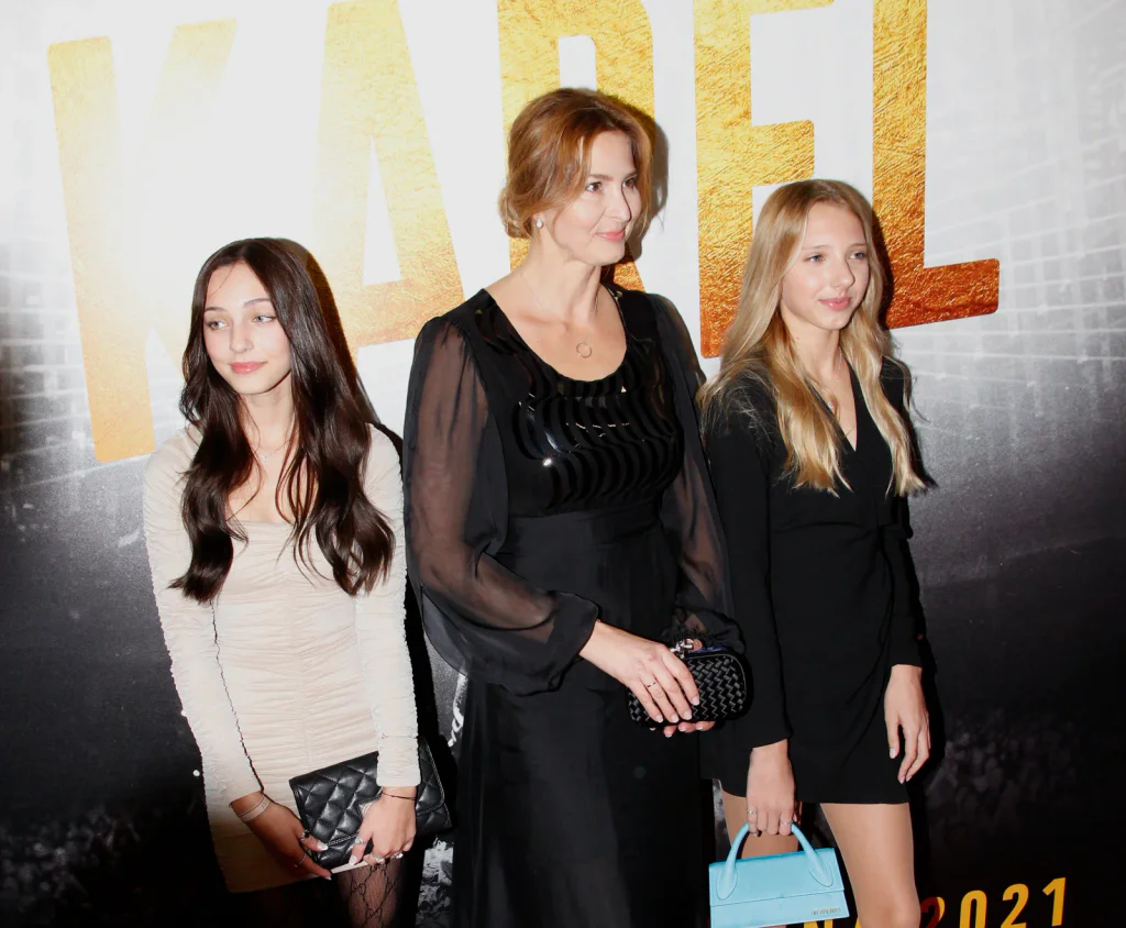 Charlotte Gottová mění kariéru. Moderní žánr ji láká více než odkaz jejího slavného otce.