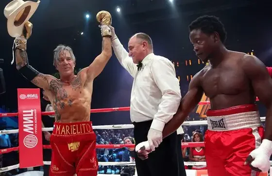 Rourke v ringu se soupeřem