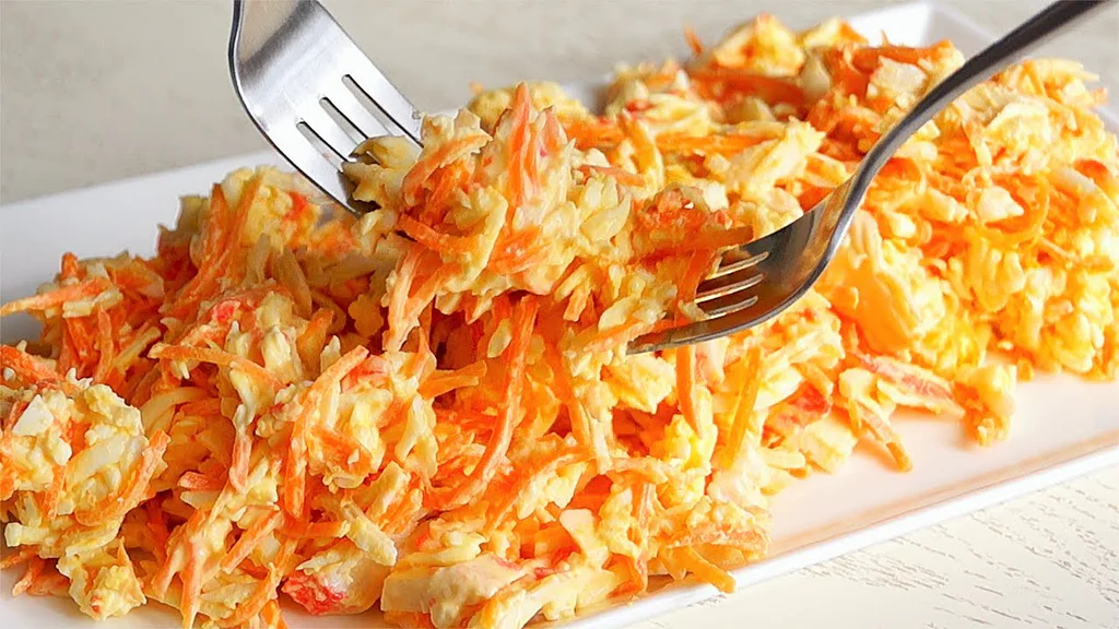 Foto: YouTube, Recept na: Zdravě a hravě: Báječný osvěžující salát z korejské mrkve a krabích (surimi) tyčinek