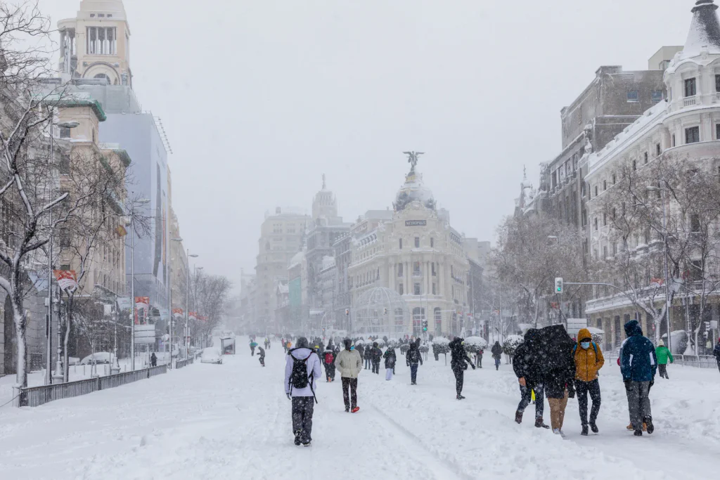 První mrazy a sníh už klepou na dveře. Evropa se připravuje na scénář, který nikdo nečekal.