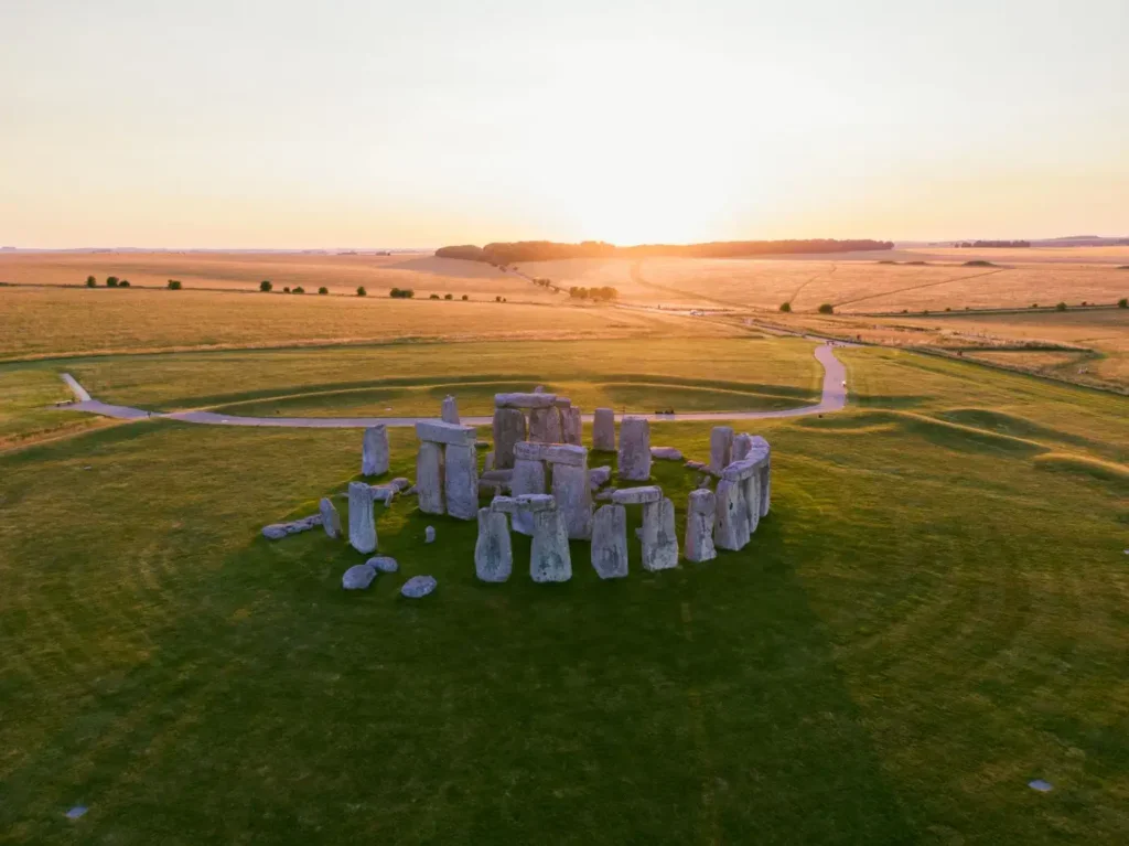 Letecký pohled na celý kruh Stonehenge