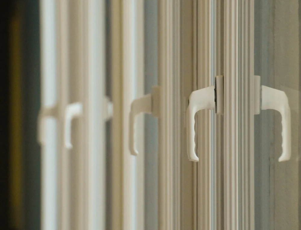 Vlhkost v bytě, okenní klika