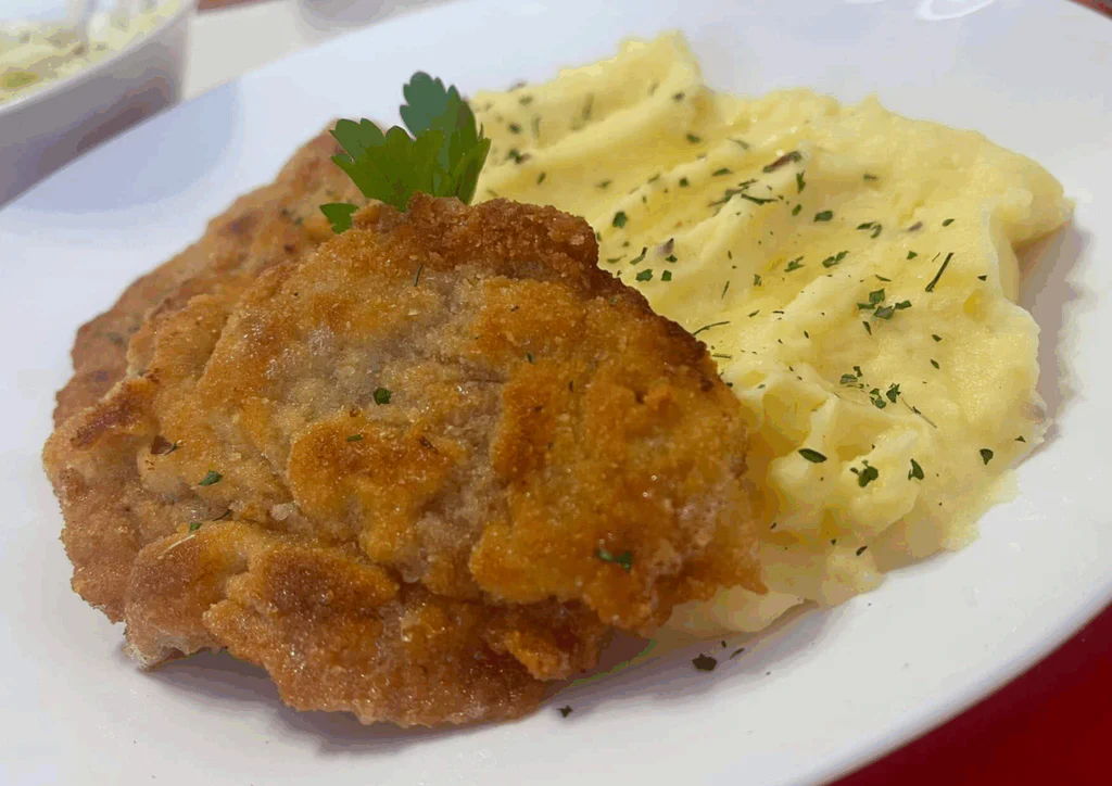 Obrázek k receptu na řízek z bůčku s bramborovou kaší