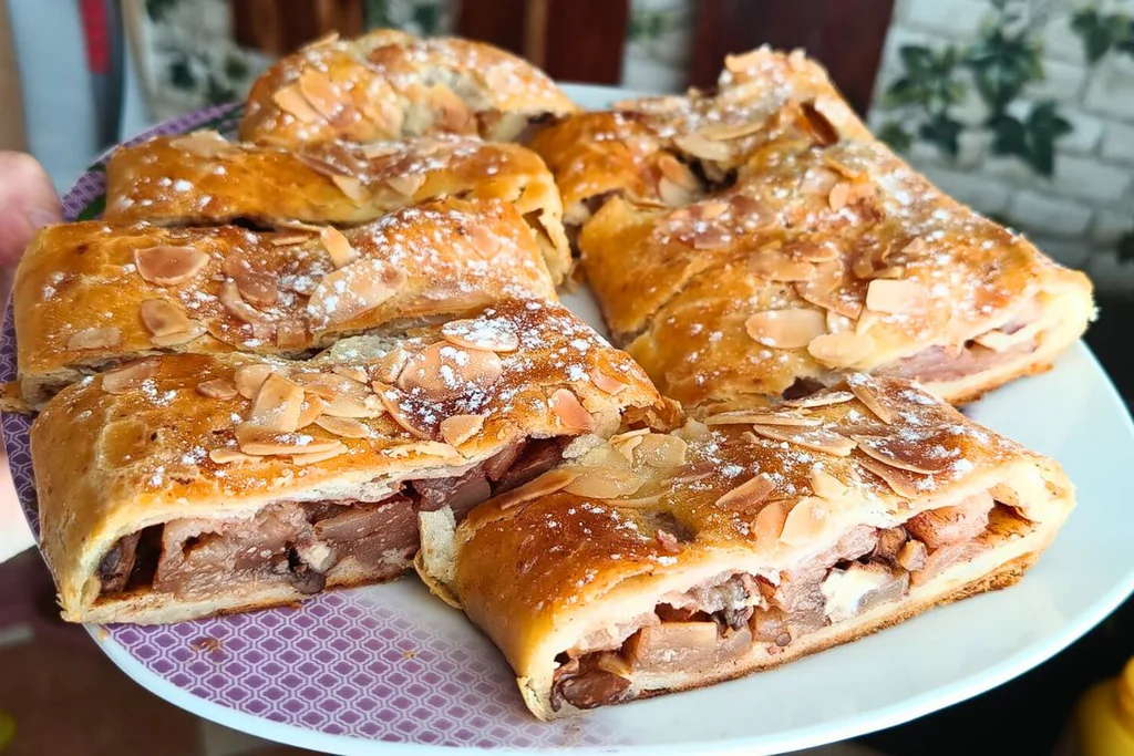 Obrázek k receptu na štrůdl z tvarohového těsta