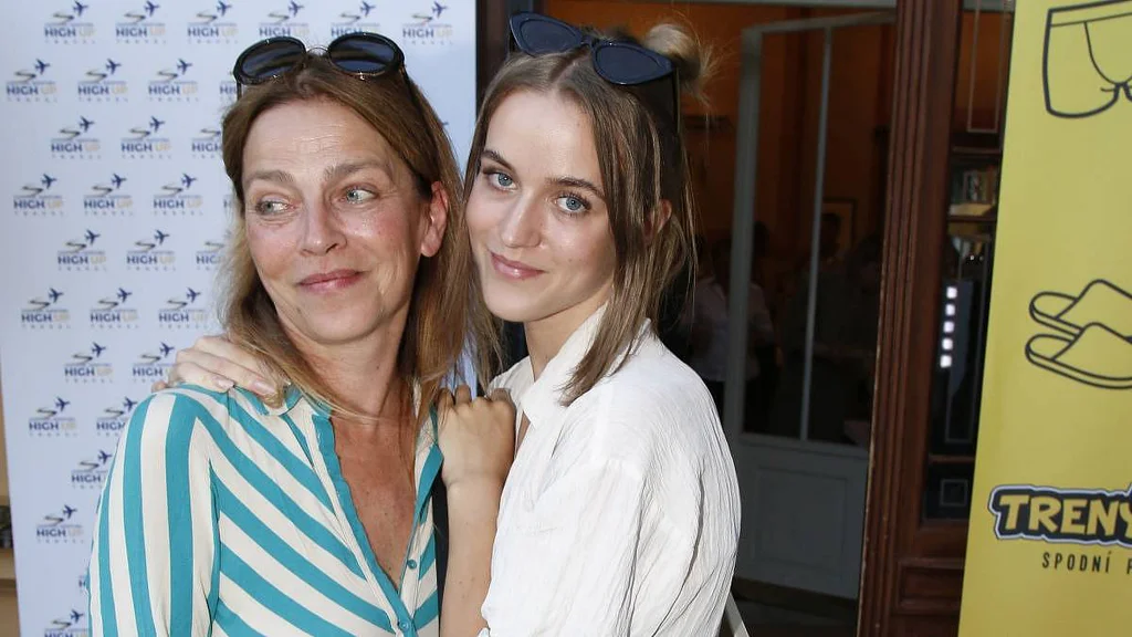 Podívejte se: Nadějná mladá herečka je celá maminka