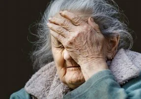 Vystresovaná stařenka