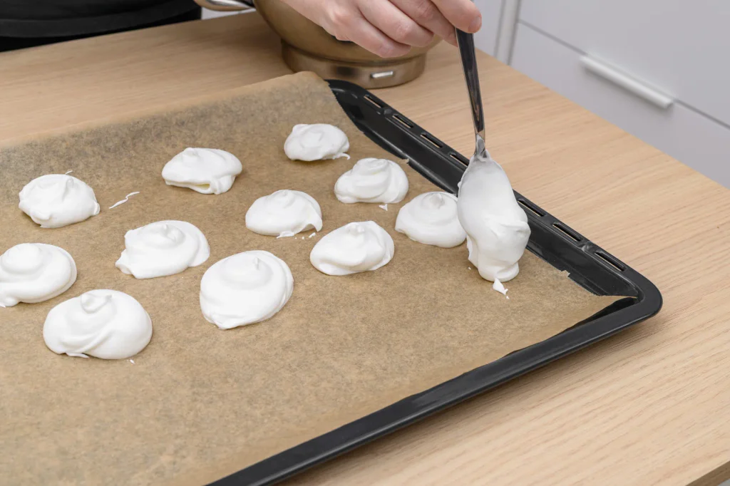 Hit zimního pečení. Sněhové pusinky s bílou čokoládou zvládnete podle Kuchařky pro dceru i doma.