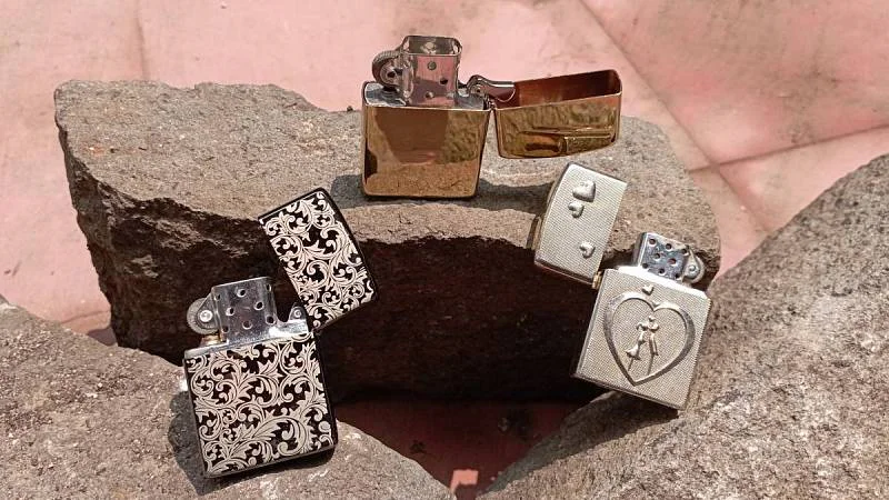 zapalovače z muzejní sbírky, jako součást vybavení pro horolezce