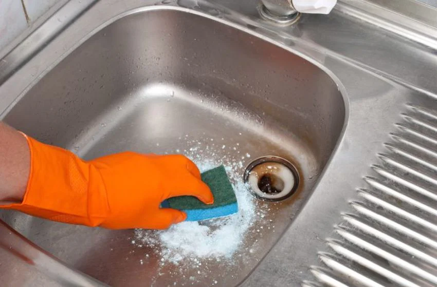 Pokud už máte plné zuby odpadu, který zapáchá a nedá se vyčistit jinak, než drahou chemií, pak zpozorněte