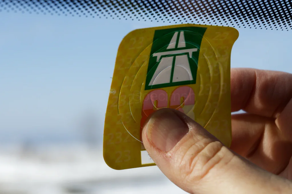 Češi naletěli na perfektní kopii oficiálního portálu. Za dálniční známky platí podvodníkům.