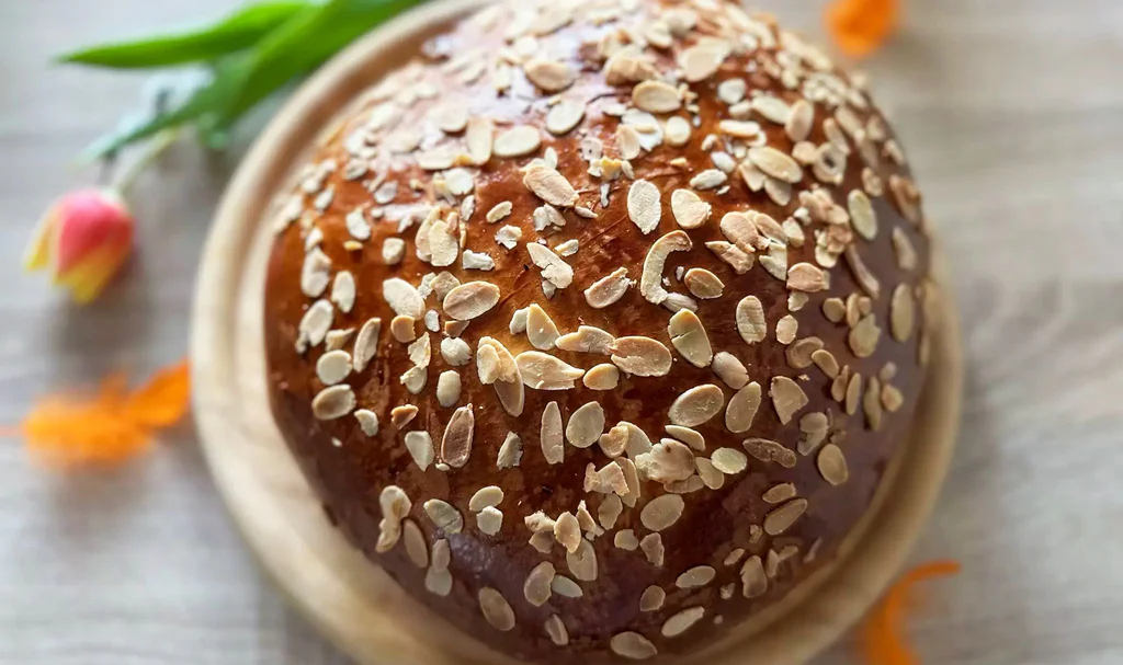 Hlavní obrázek na recept na mazanec z kynutého těsta