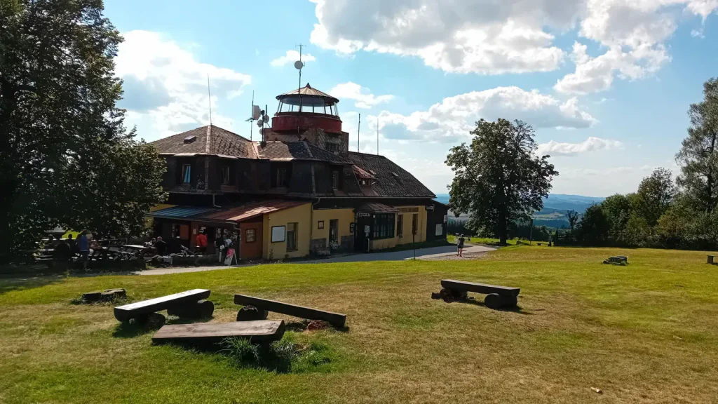 rozhledna s otevřeným kioskem