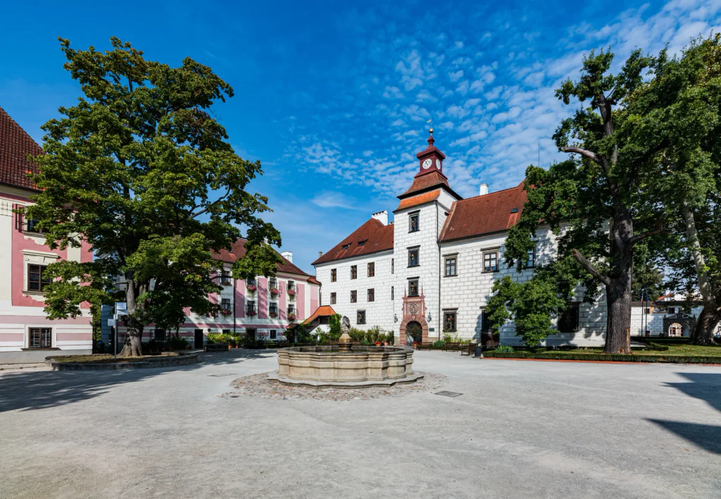 Zapomeňte na chlor a křik dětí. Tady lidé nacházejí klid, léčivou sílu vody a zážitek, který mění život.