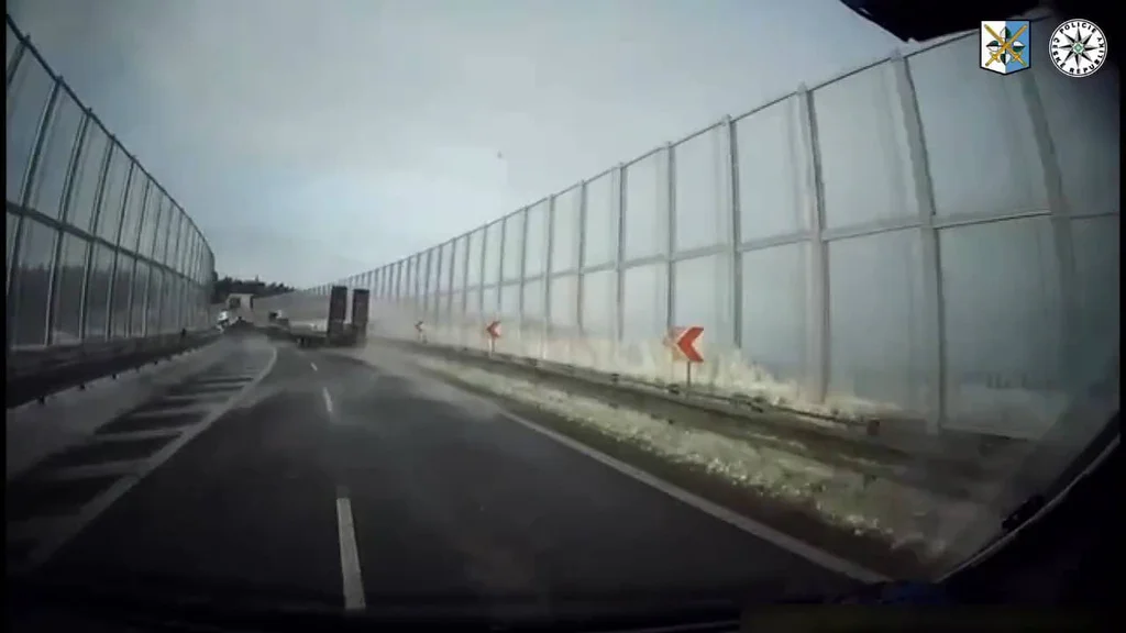 VIDEO: Nehoda kamionu na D48. Zdroj: PČR