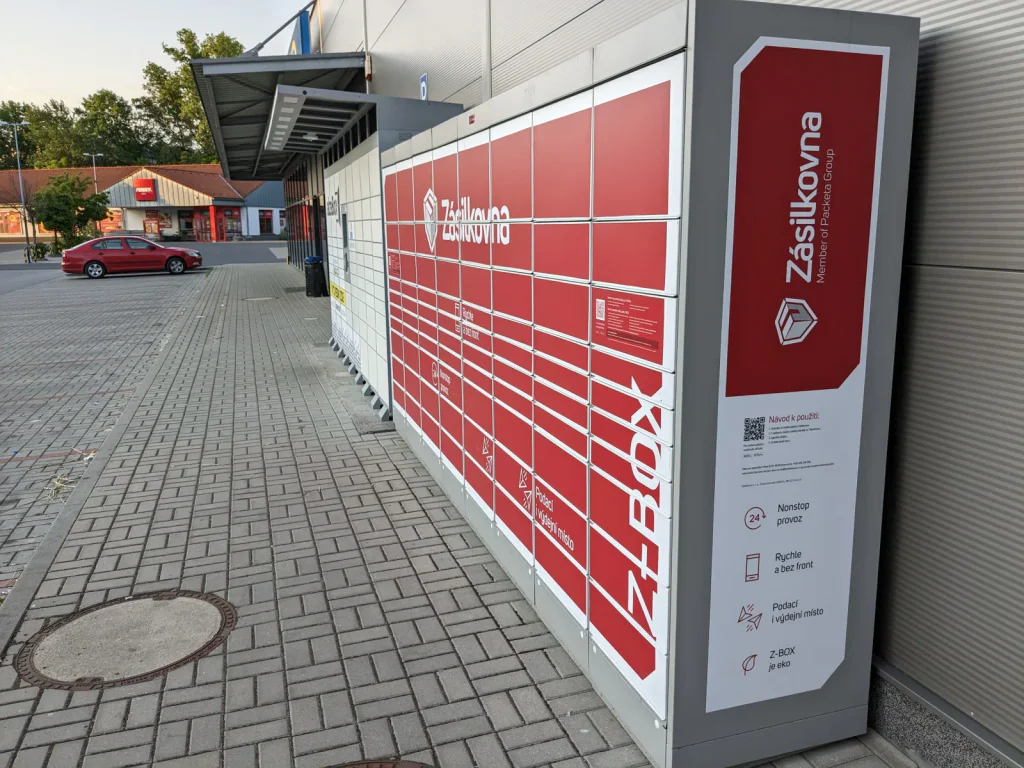 Nemocný vnuk otevřel balík od babičky. Nečekané překvapení přes Zásilkovnu budí pozornost.