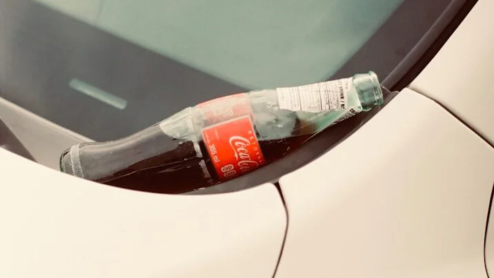 Kypr: Ani voda za volantem není povolena