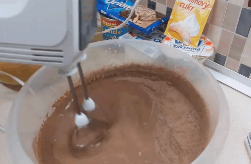 Obrázek k receptu na čokoládové řezy s jahodami a polevou