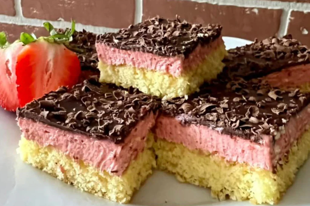 Obrázek receptu na Tříbarevné Mrože s jahodami a čokoládovou polevou