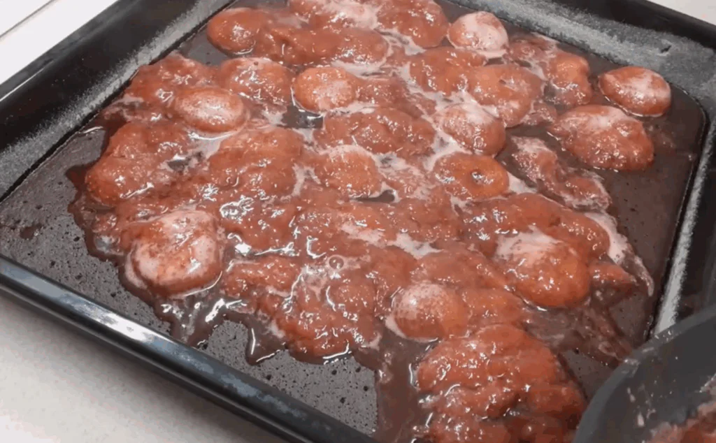 Obrázek k receptu na čokoládové řezy s jahodami a polevou