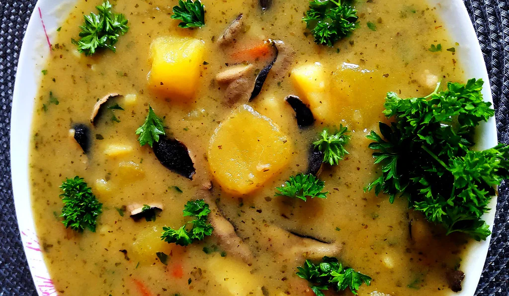 Obrázek k receptu na bramboračku s houbami