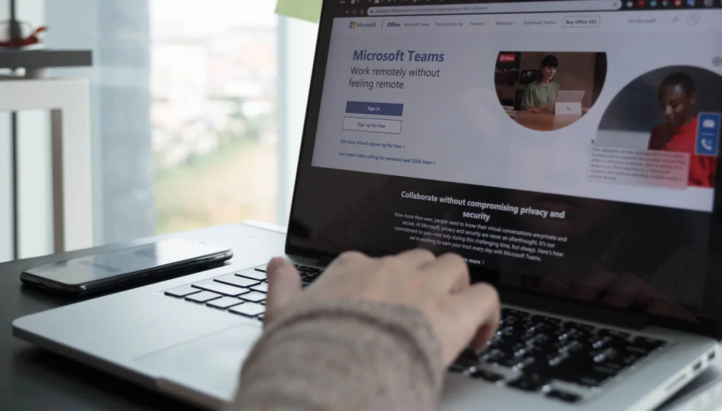 Pozor, kdo sedí u stolu: Microsoft Teams spustí sledování přes Wi-Fi