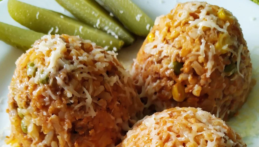 Připravte si vynikající srbské rizoto s kyselou okurkou.