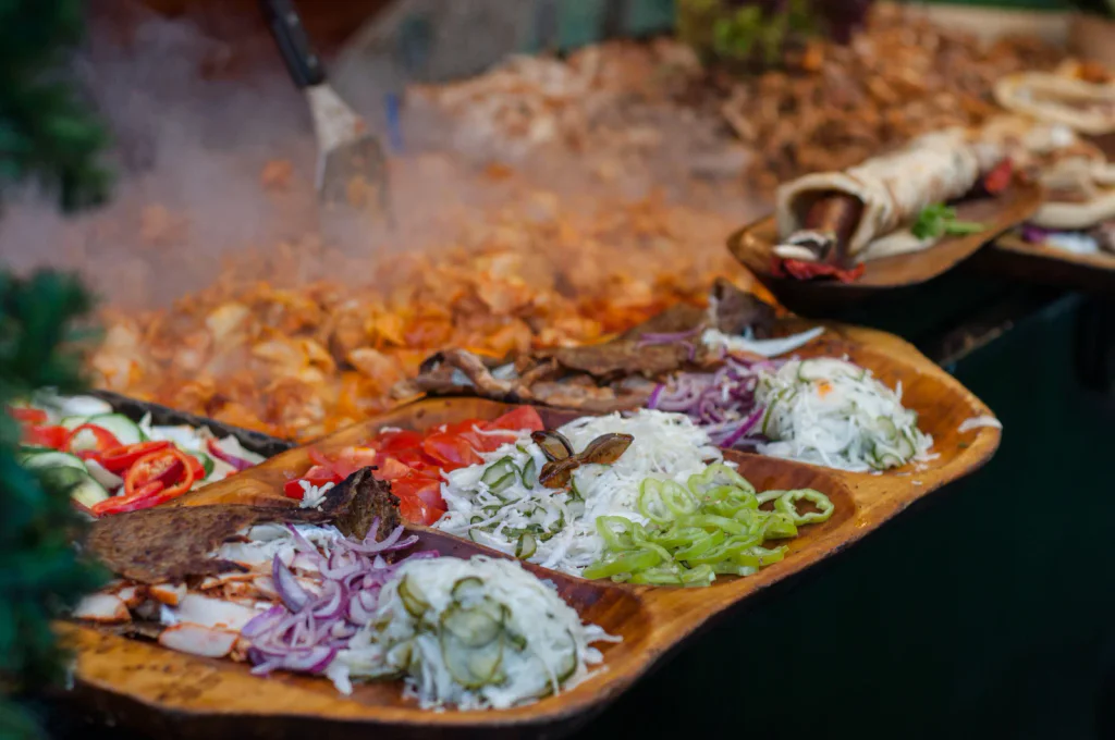 Evropa to miluje a začíná to už dnes. Vánoční trhy pár hodin od Česka čekají na první návštěvníky.