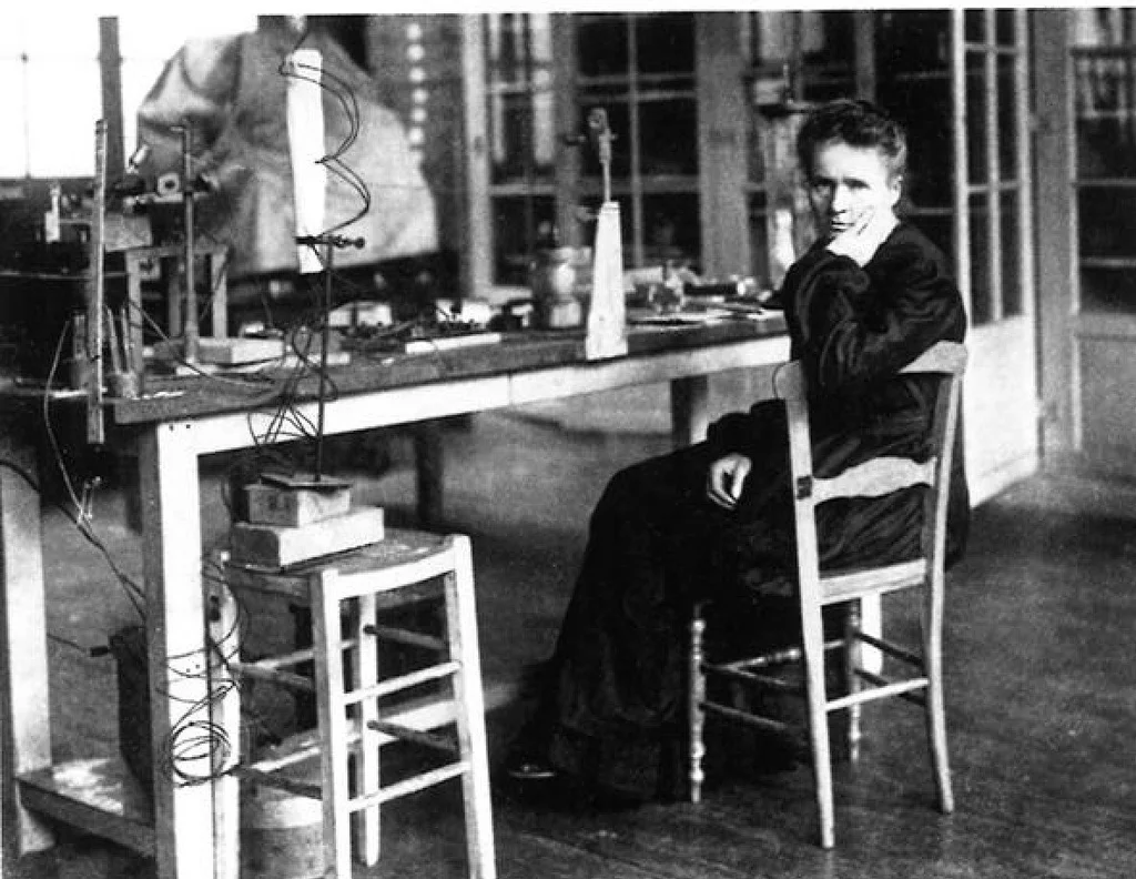 marie-curie-on-a-chair-in-her-laboratory-856fd5