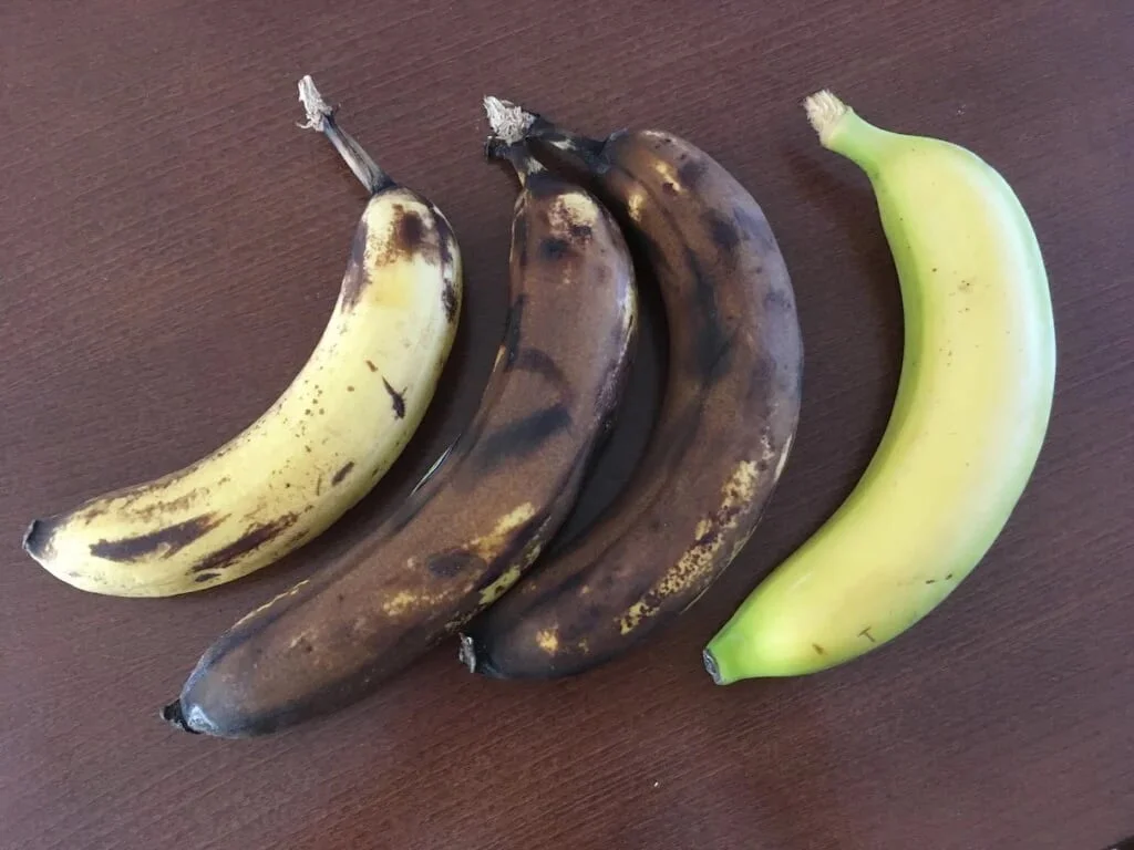 Banány v různých stádiích zralosti