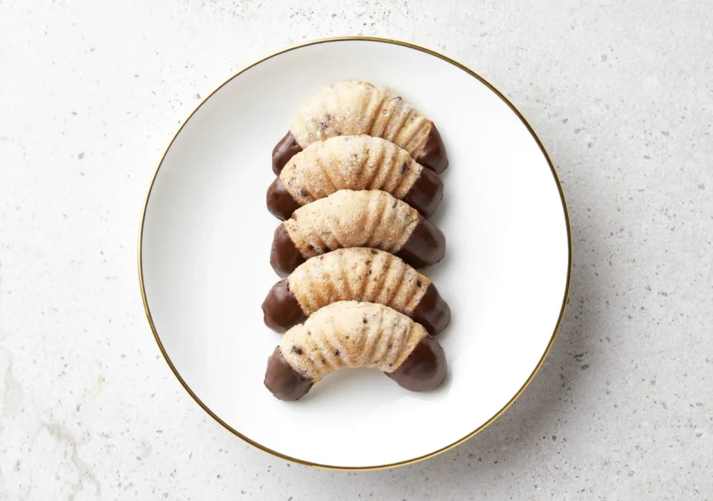 Rohlíčky, které vždy zmizí jako první. Připravíte je ze čtyř ingrediencí a zvládne je opravdu každý.