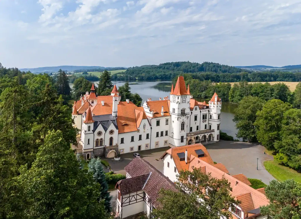 Zámek Žinkovy z ptačí perspektivy