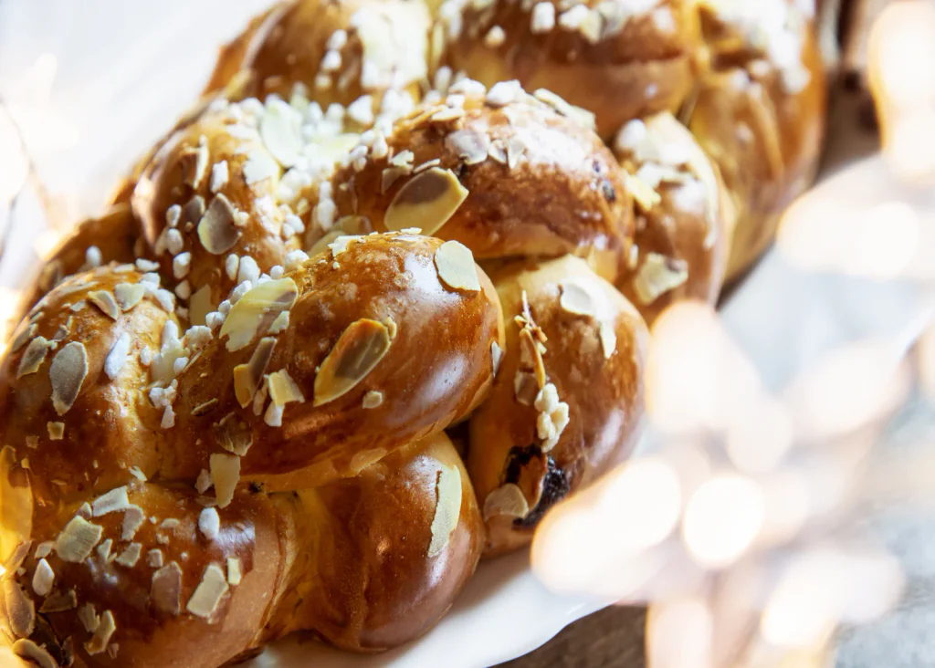 Vánoční hit bez kynutí: tvarohová vánočka, která provoní byt a nezabere téměř žádný čas.