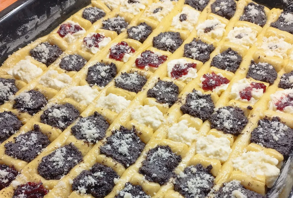 Máte rádi kynuté koláčky, tak si je upečte všechny na jednom plechu.