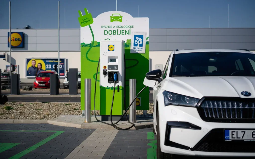 elektromobil na nabíječce